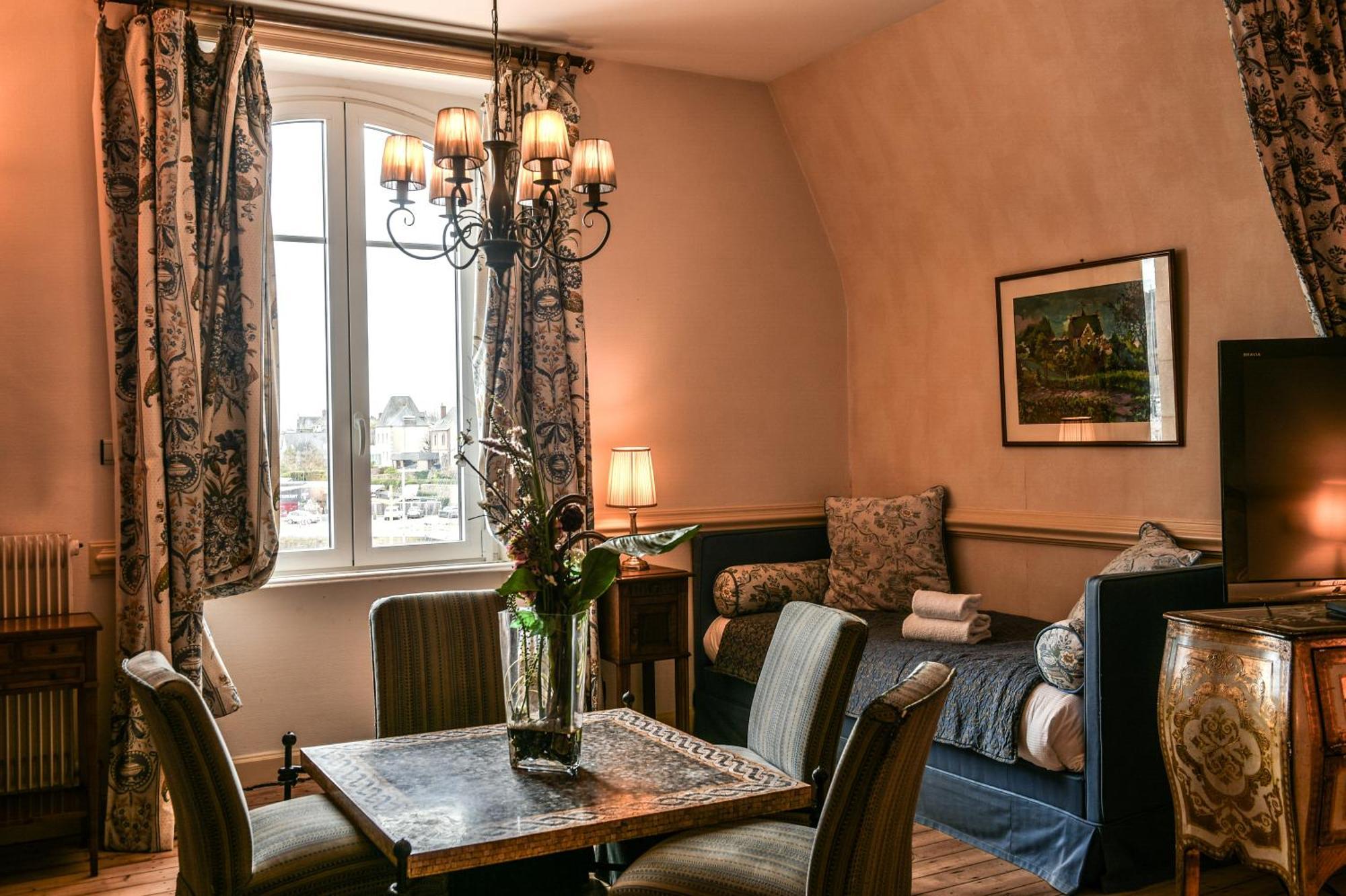 Hotel K'Loys パンポル エクステリア 写真